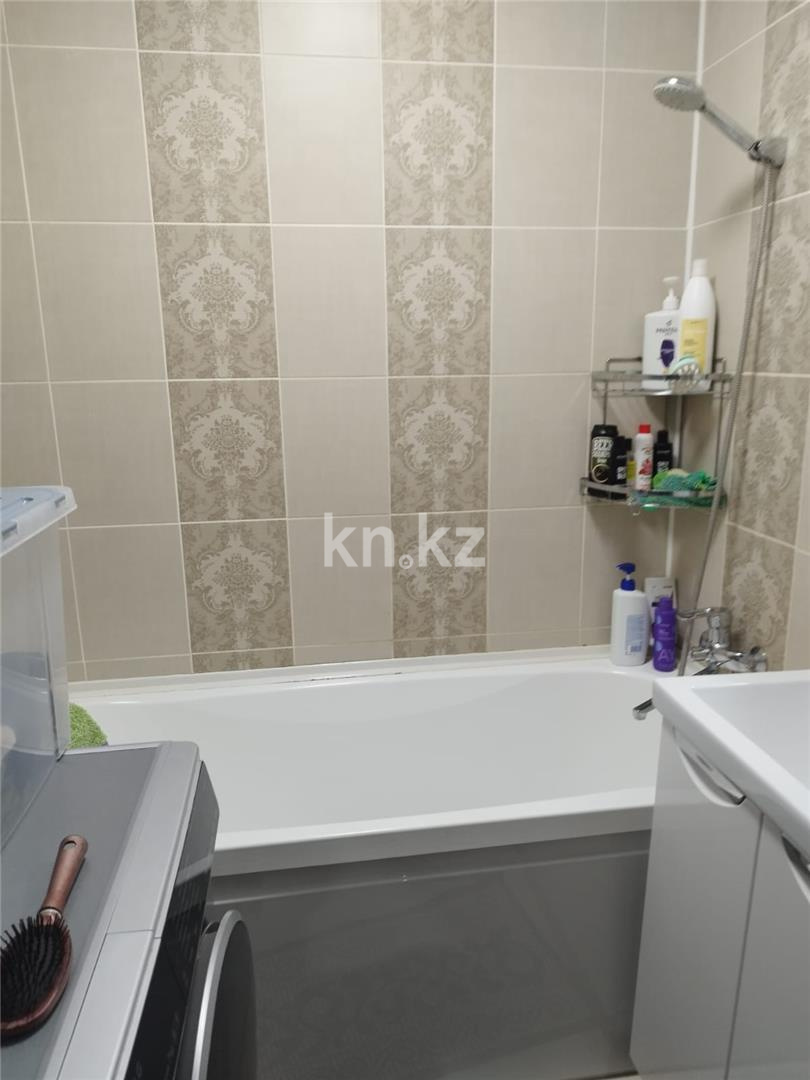 Продажа 3-комнатной квартиры, 64 м², пр. Шахтеров, дом  9 в Караганде - фото 13