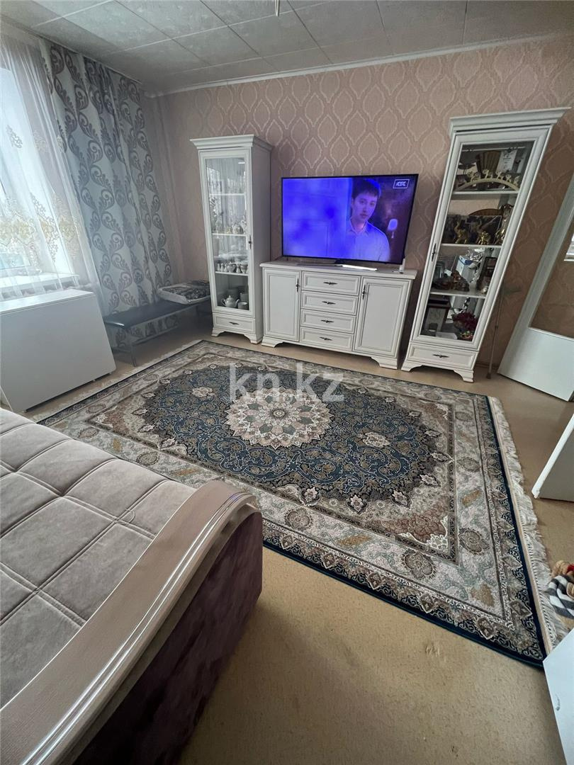 Продажа 4-комнатной квартиры, 77 м², пр. Республики в Караганде