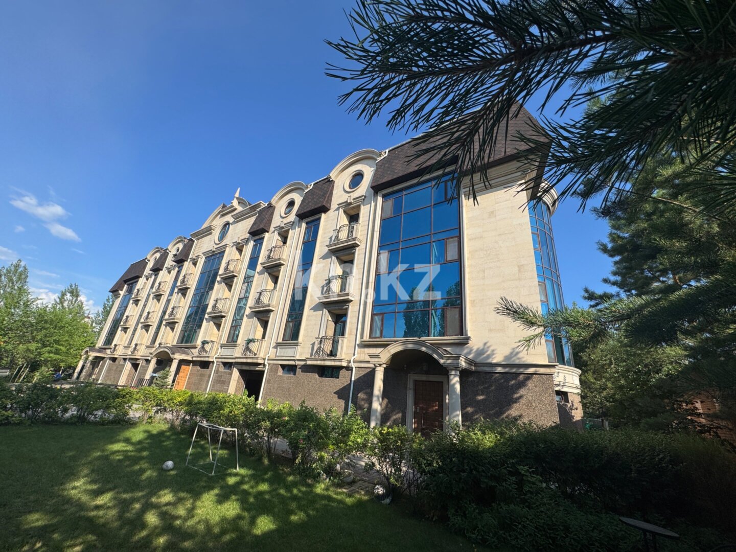 Продажа 4-комнатной квартиры, 171.7 м² в Астане