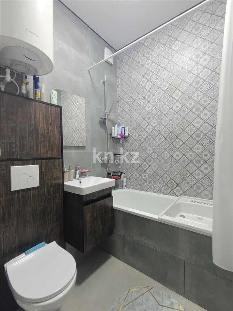 Продажа 3-комнатной квартиры, 71 м², ул. Муканова, дом  78 в Караганде - фото 8