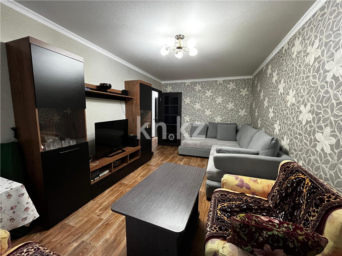 Продажа 3-комнатной квартиры, 61 м², 19-й мкр. в Караганде - фото 2