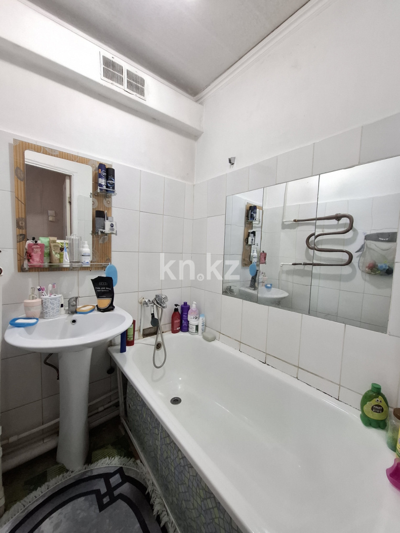 Продажа 2-комнатной квартиры, 45 м², 2 квартал, дом  18 в Караганде - фото 6