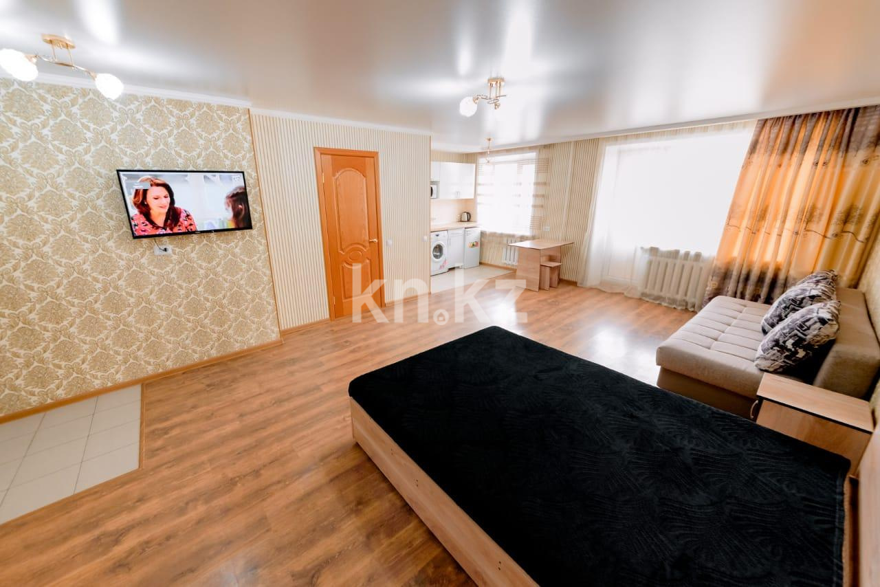 Аренда 1-комнатной квартиры посуточно, 42 м², пр. Бухар-жырау, дом  63/4 в Караганде