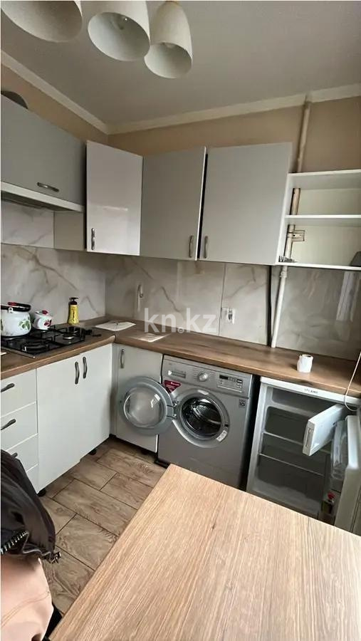 Продажа 3-комнатной квартиры, 58 м², 3 мкр., дом  23 в Алматы - фото 4