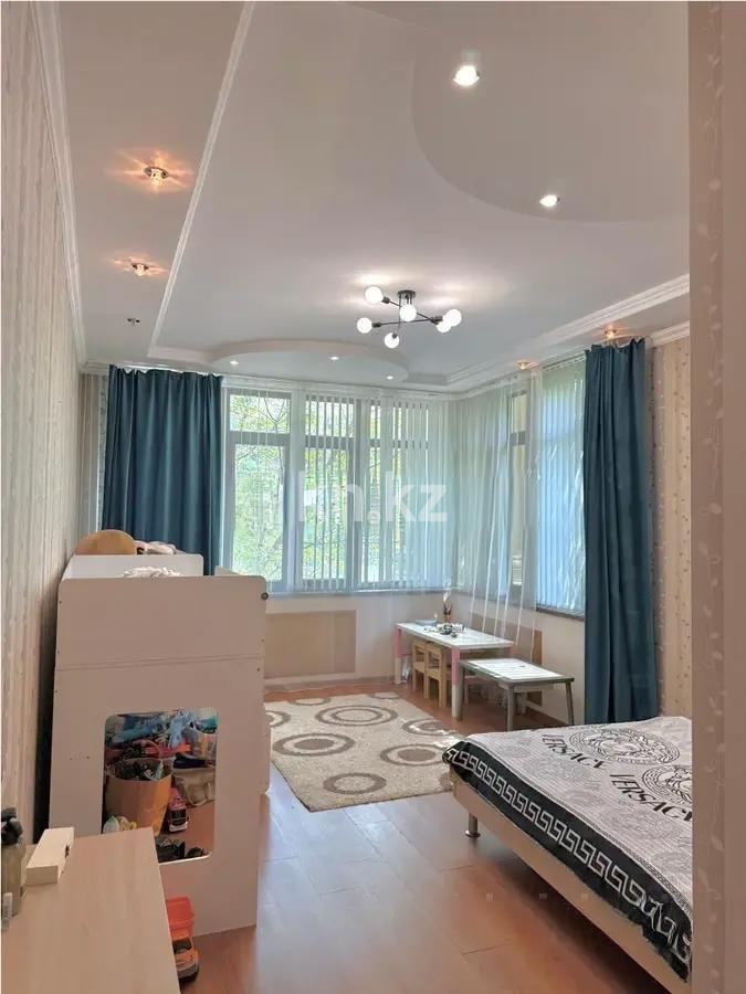 Продажа 4-комнатной квартиры, 181 м², ул. Омаровой, дом  29 в Алматы - фото 2