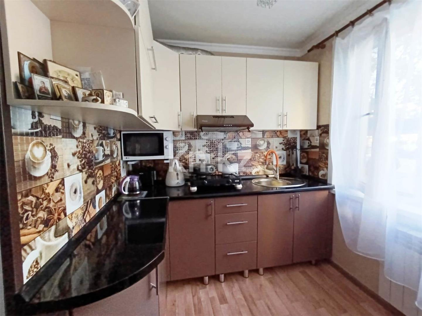 Продажа 3-комнатной квартиры, 48 м², 17-й мкр., дом  55 в Караганде - фото 3