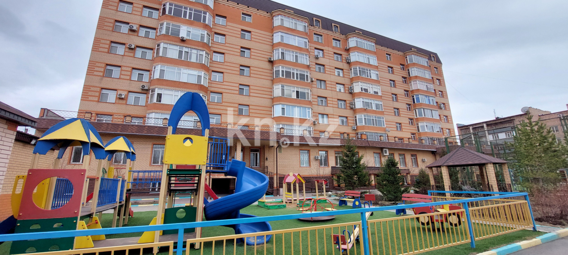 Продажа 5-комнатной квартиры, 217 м², ул. Аманжолова, дом  41 в Караганде - фото 25