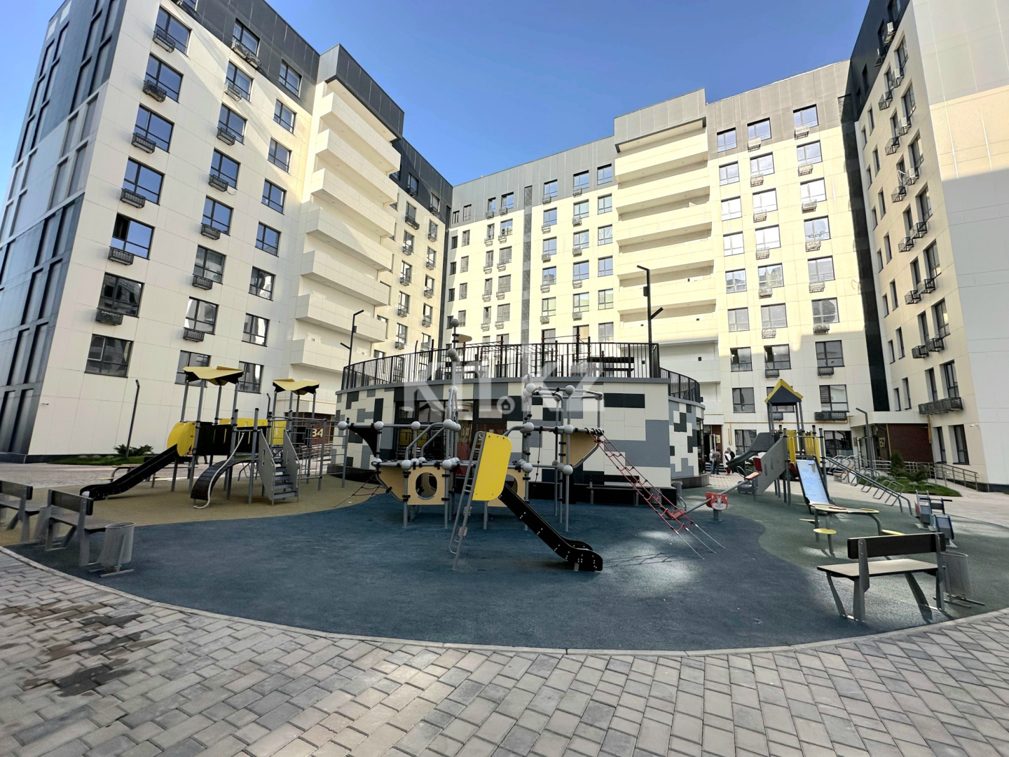 Продажа 2-комнатной квартиры, 79 м², ул. Байтерекова, дом  2б в Шымкенте