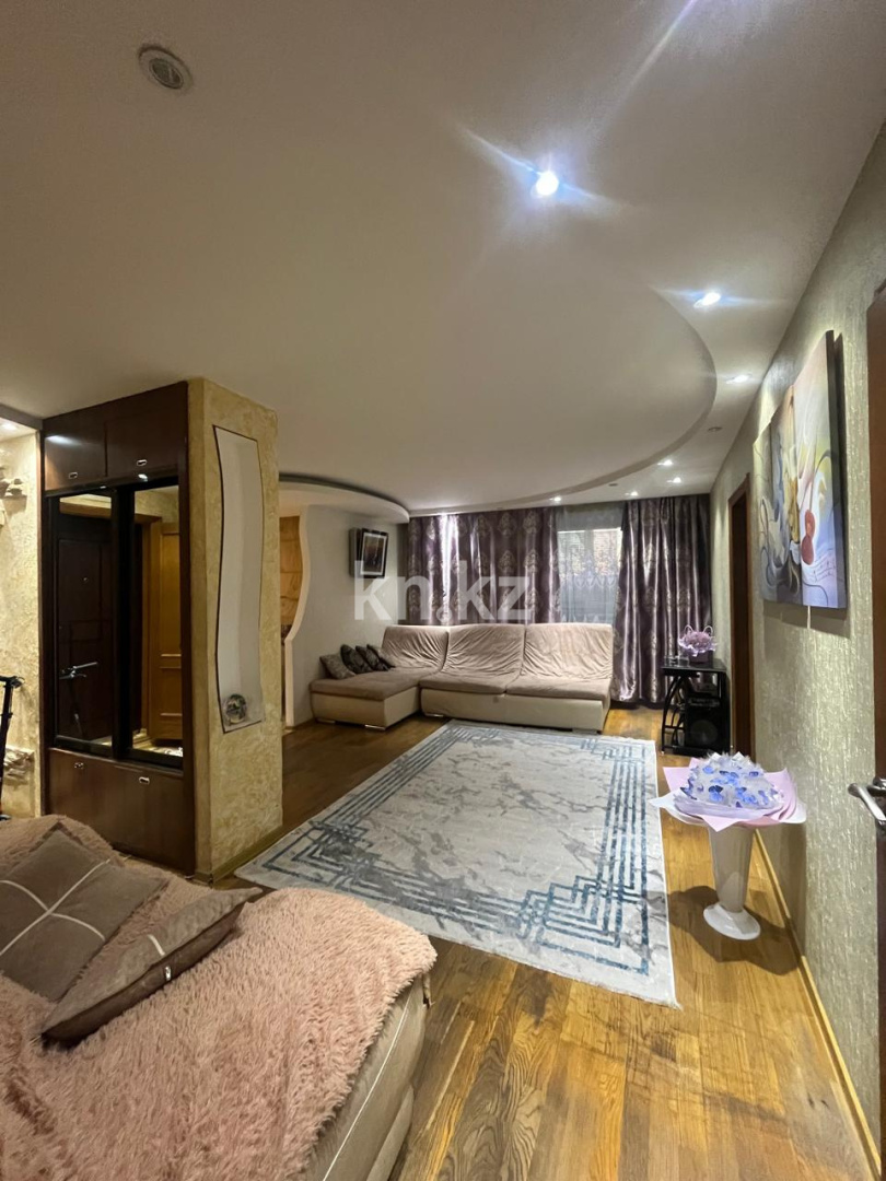 Продажа 4-комнатной квартиры, 76 м², пр. Республики, дом  18 в Караганде - фото 3