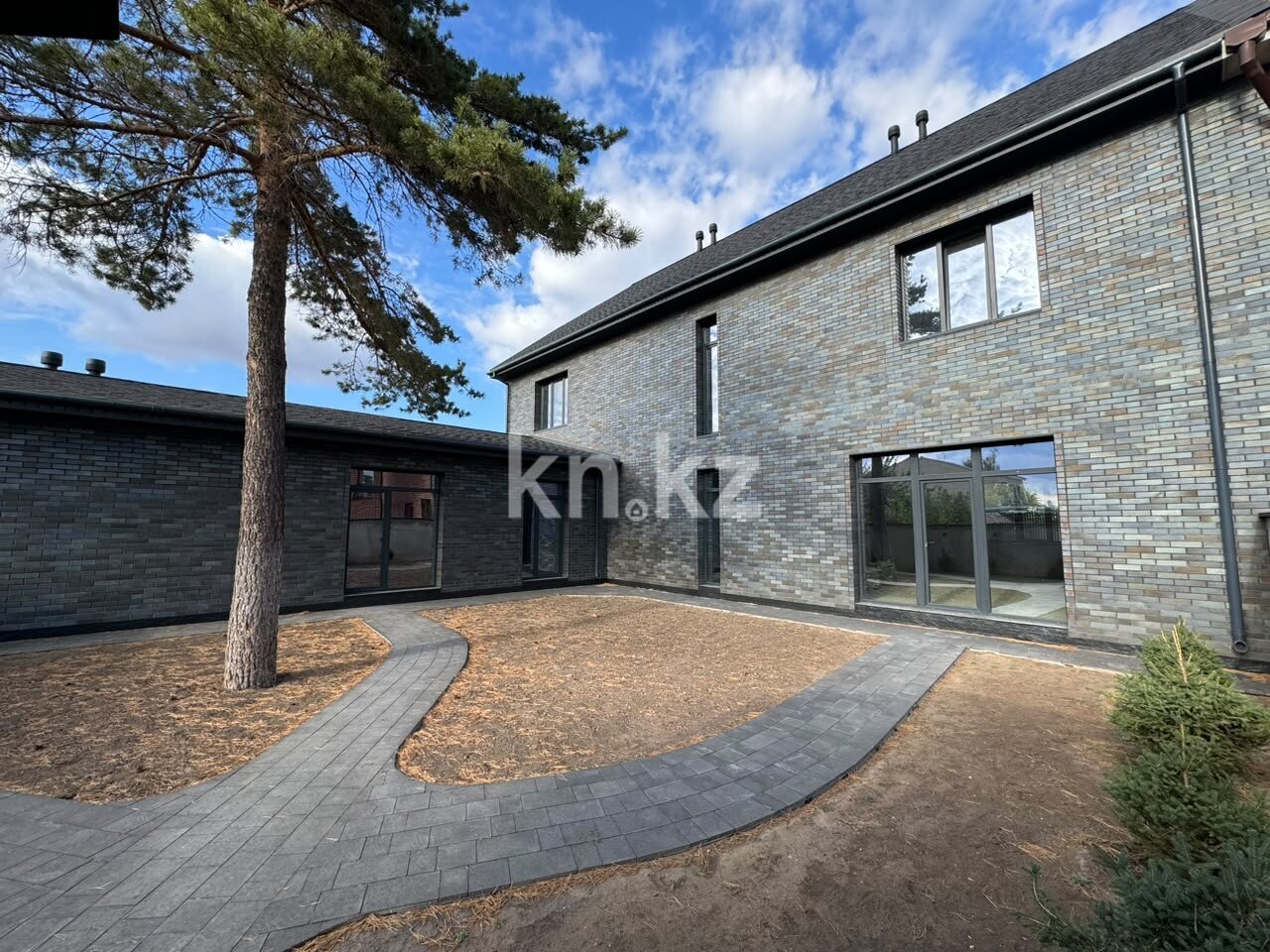 Продажа 6-комнатного дома, 300 м² в Караганде