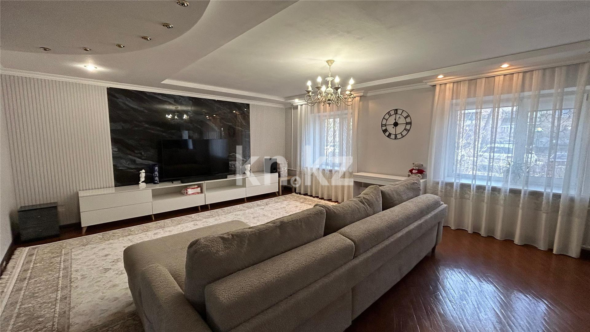 Продажа 4-комнатной квартиры, 137 м², ул. Алиханова в Караганде - фото 2