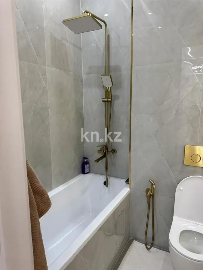 Продажа 3-комнатной квартиры, 87 м², ул. Букетова, дом  3/4 в Караганде - фото 5