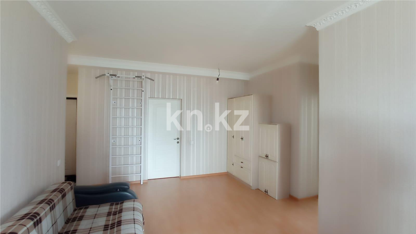 Продажа 2-комнатной квартиры, 65 м², ул. Аманжолова в Астане - фото 2