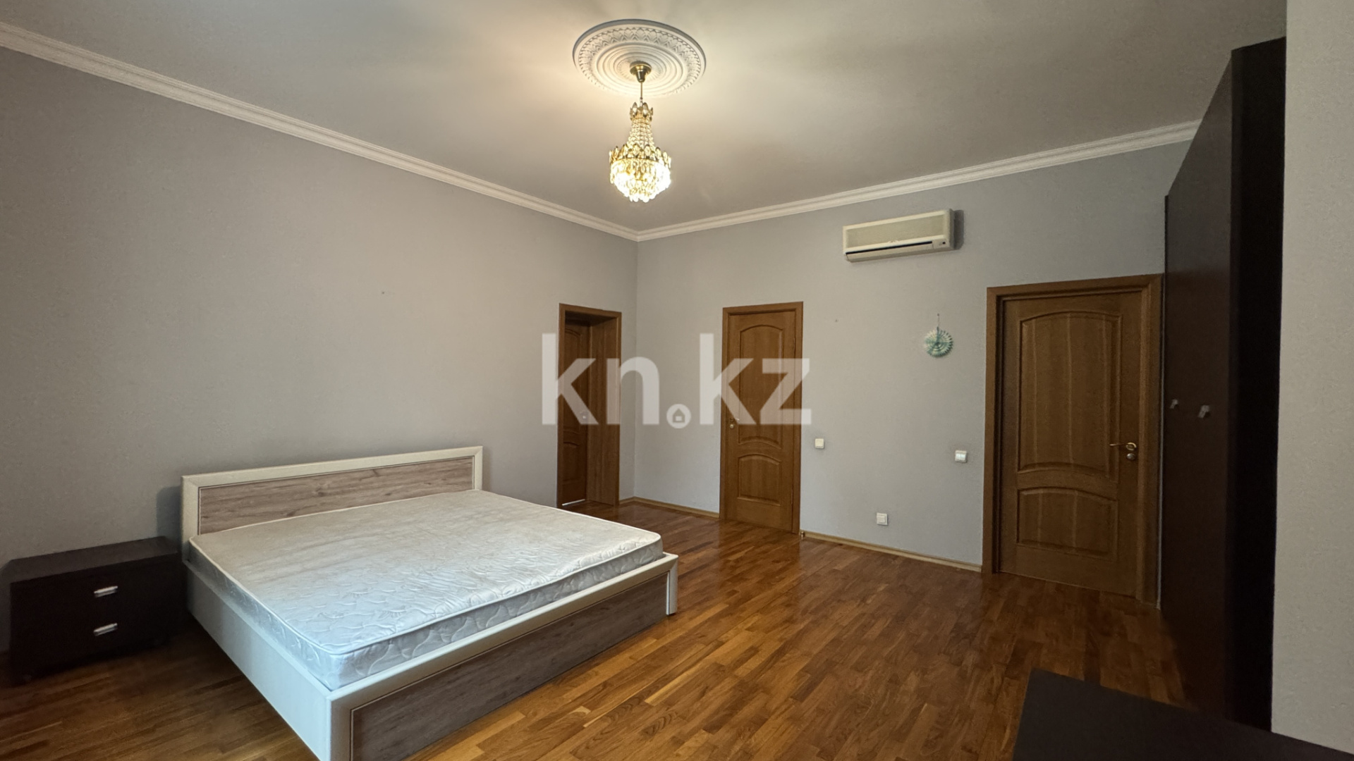 Продажа 5-комнатной квартиры, 186.4 м², мкр-н Самал-3 в Алматы - фото 12