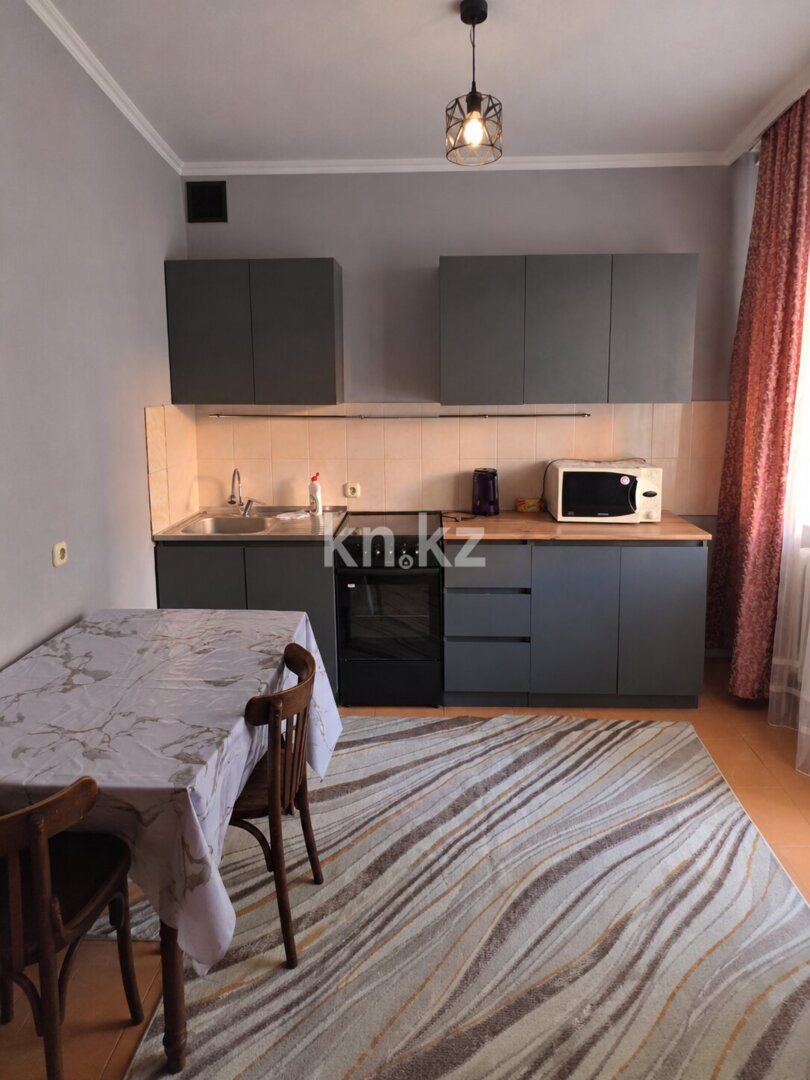 Аренда 1-комнатной квартиры, 50 м² в Астане