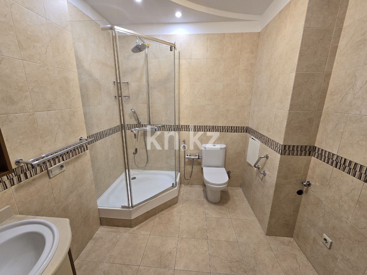 Продажа 2-комнатной квартиры, 45 м² в Алматы - фото 11