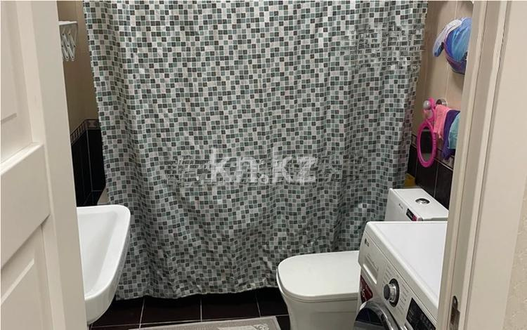 Продажа 2-комнатной квартиры, 65 м², ул. Толе би, дом  286/3 в Алматы - фото 3