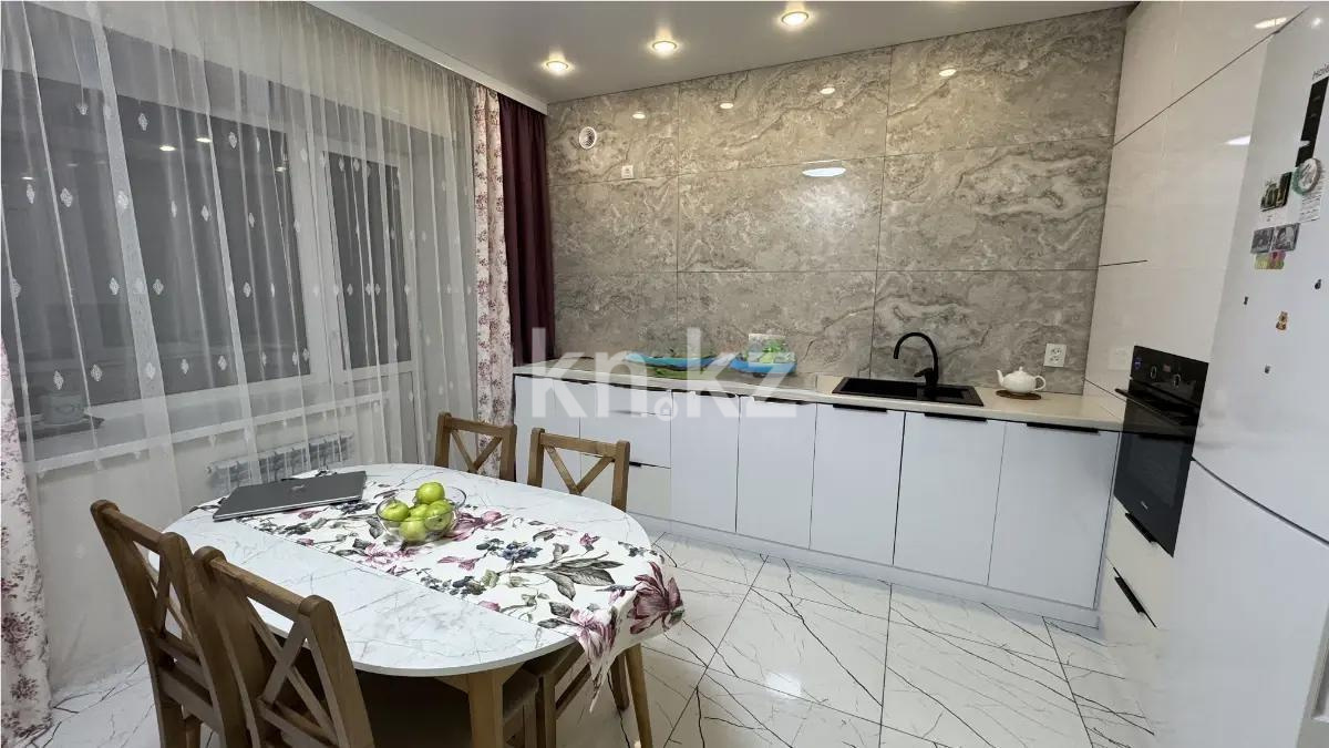 Продажа 3-комнатной квартиры, 82 м², ул. Муканова, дом  82 в Караганде - фото 4