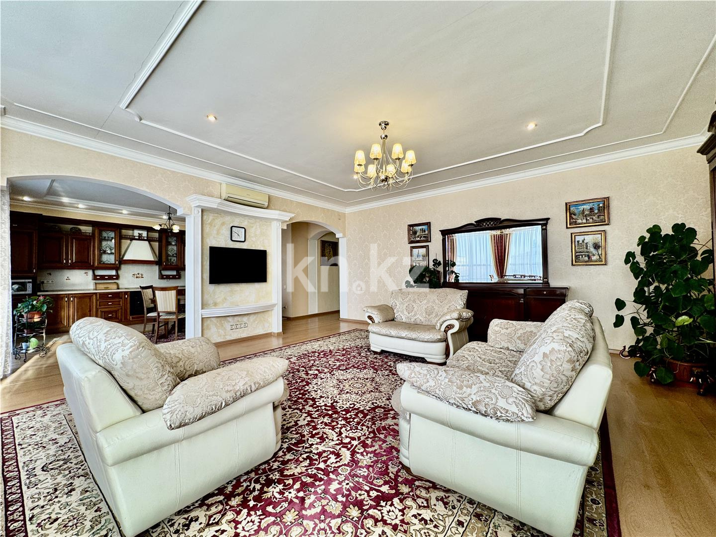 Продажа 3-комнатной квартиры, 132 м², ул. Абая, дом  5 в Караганде - фото 4