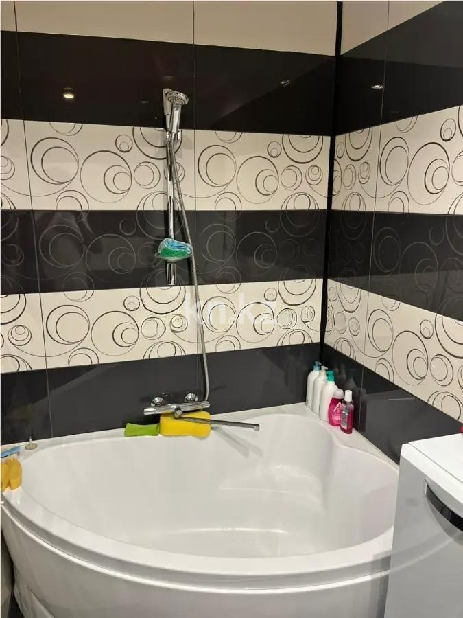 Продажа 3-комнатной квартиры, 65 м², мкр. Орбита-1, дом  17 в Караганде - фото 2