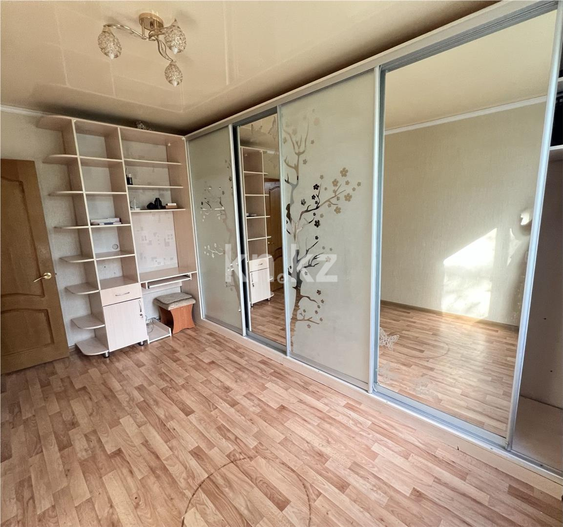 Продажа 4-комнатной квартиры, 75 м², пр. Шахтеров в Караганде - фото 3