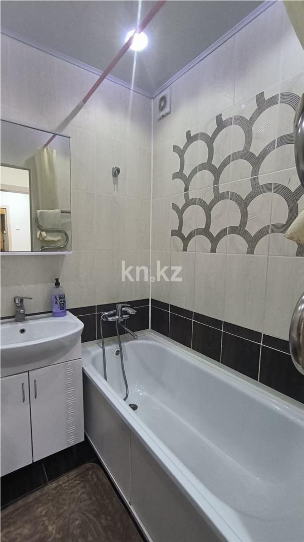 Продажа 3-комнатной квартиры, 64 м², мкр. Гульдер-1 в Караганде - фото 15