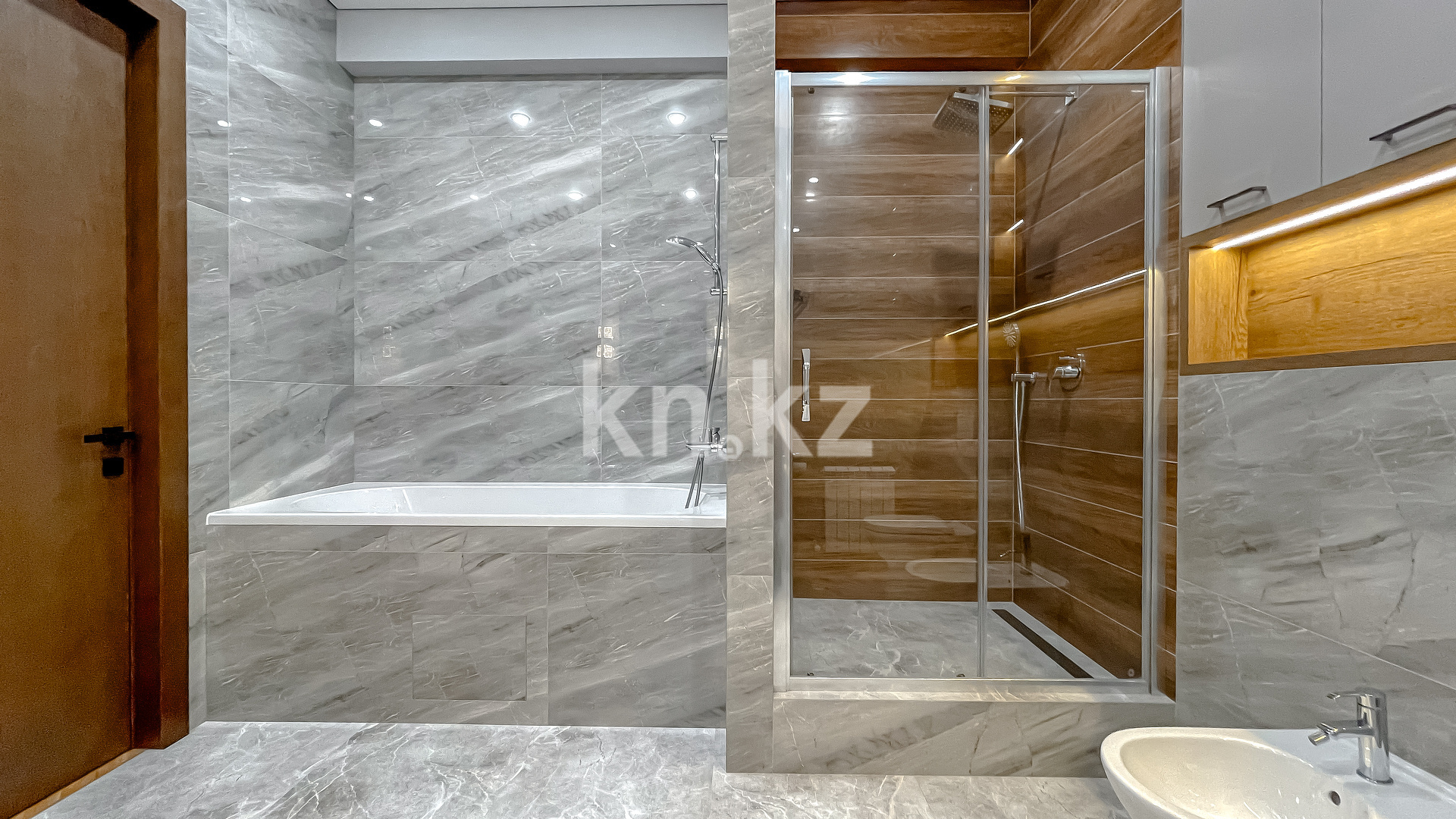 Продажа 3-комнатной квартиры, 215 м² в Алматы - фото 10