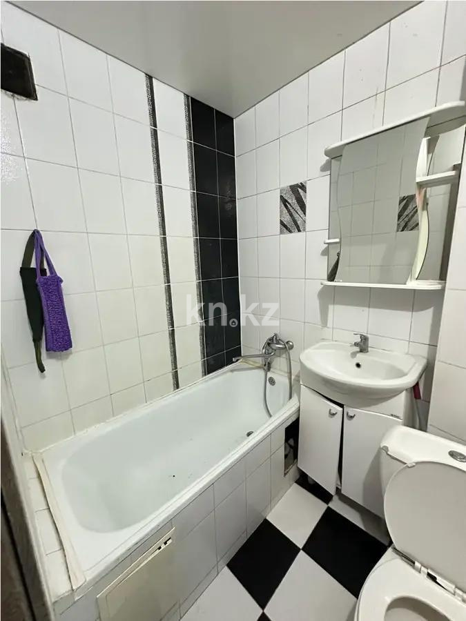 Продажа 3-комнатной квартиры, 58 м², 4 мкр., дом  8 в Алматы - фото 5