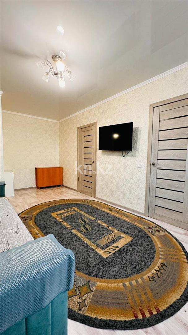 Продажа 3-комнатной квартиры, 48 м², 17-й мкр., дом  52 в Караганде - фото 2