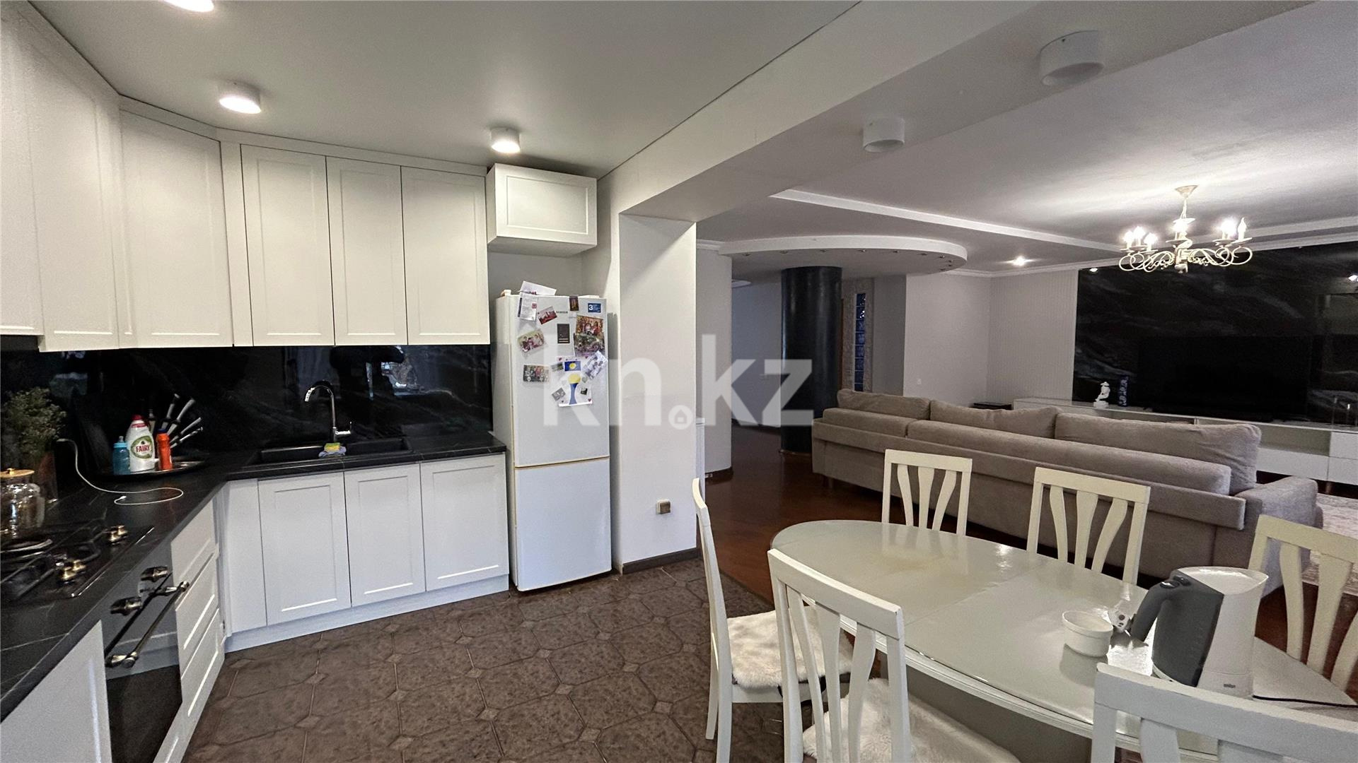 Продажа 4-комнатной квартиры, 137 м², ул. Алиханова в Караганде - фото 12