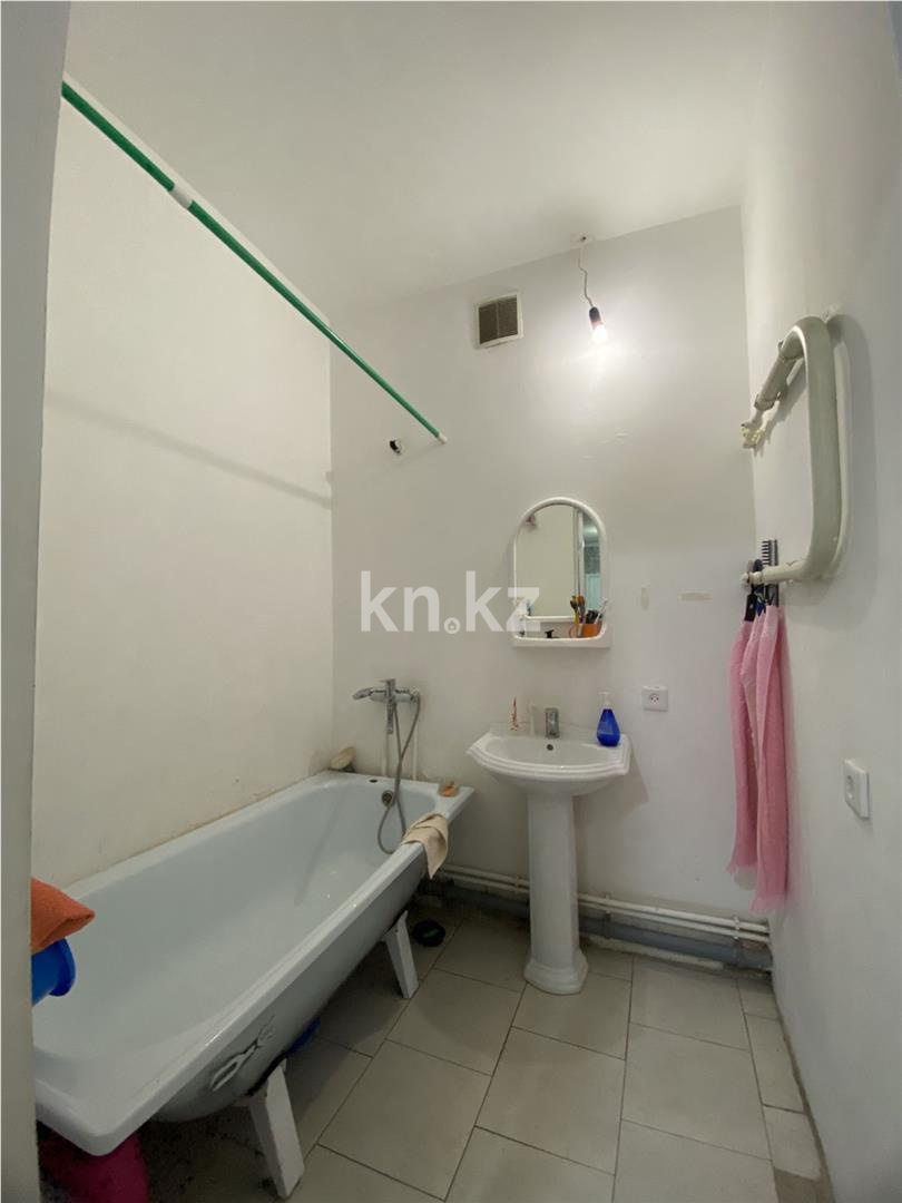 Продажа 2-комнатной квартиры, 69 м², ул. Момышулы, дом  28 в Караганде - фото 9