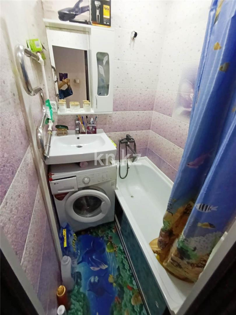 Продажа 3-комнатной квартиры, 48 м², 17-й мкр., дом  55 в Караганде - фото 12