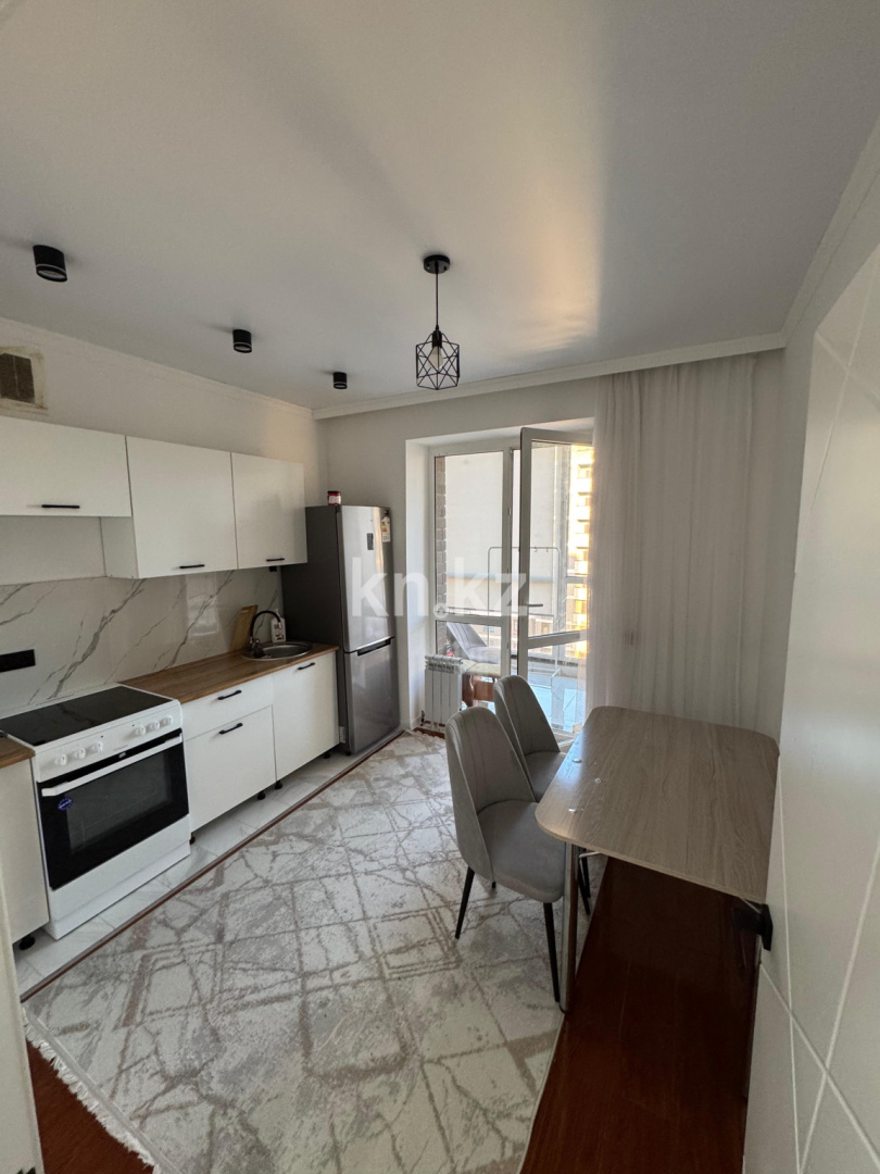 Аренда 1-комнатной квартиры, 40 м² в Астане
