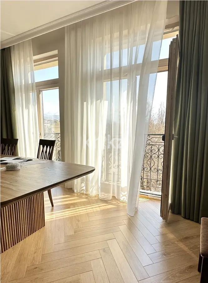 Продажа 4-комнатной квартиры, 220 м² в Алматы
