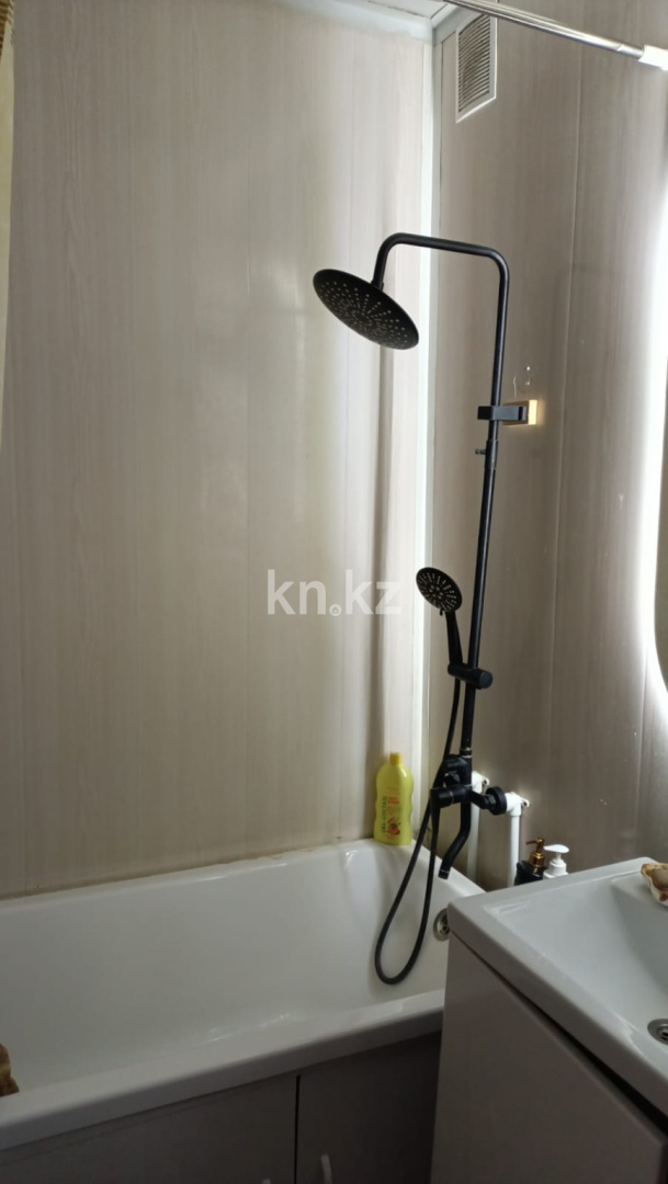 Продажа 3-комнатной квартиры, 64 м², мкр. Гульдер-1, дом  9 в Караганде - фото 11