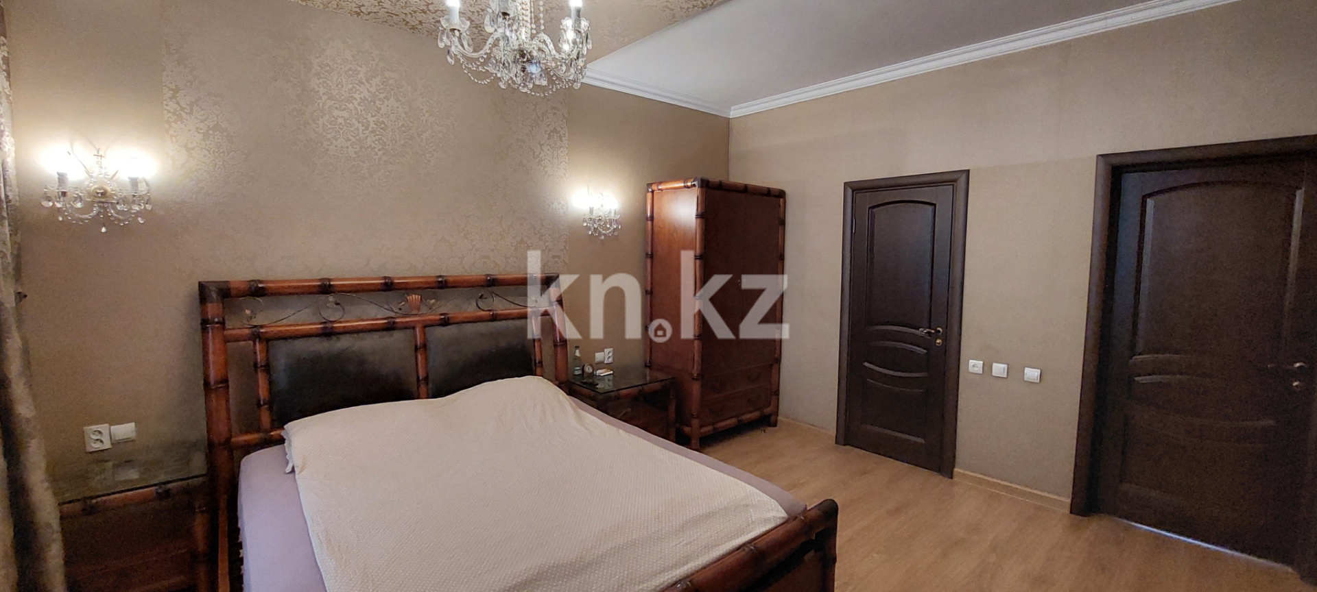 Продажа 5-комнатной квартиры, 217 м², ул. Аманжолова, дом  41 в Караганде - фото 22