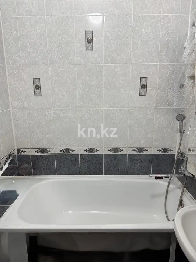 Продажа 2-комнатной квартиры, 65 м², пр. Шахтеров, дом  60 в Караганде - фото 4