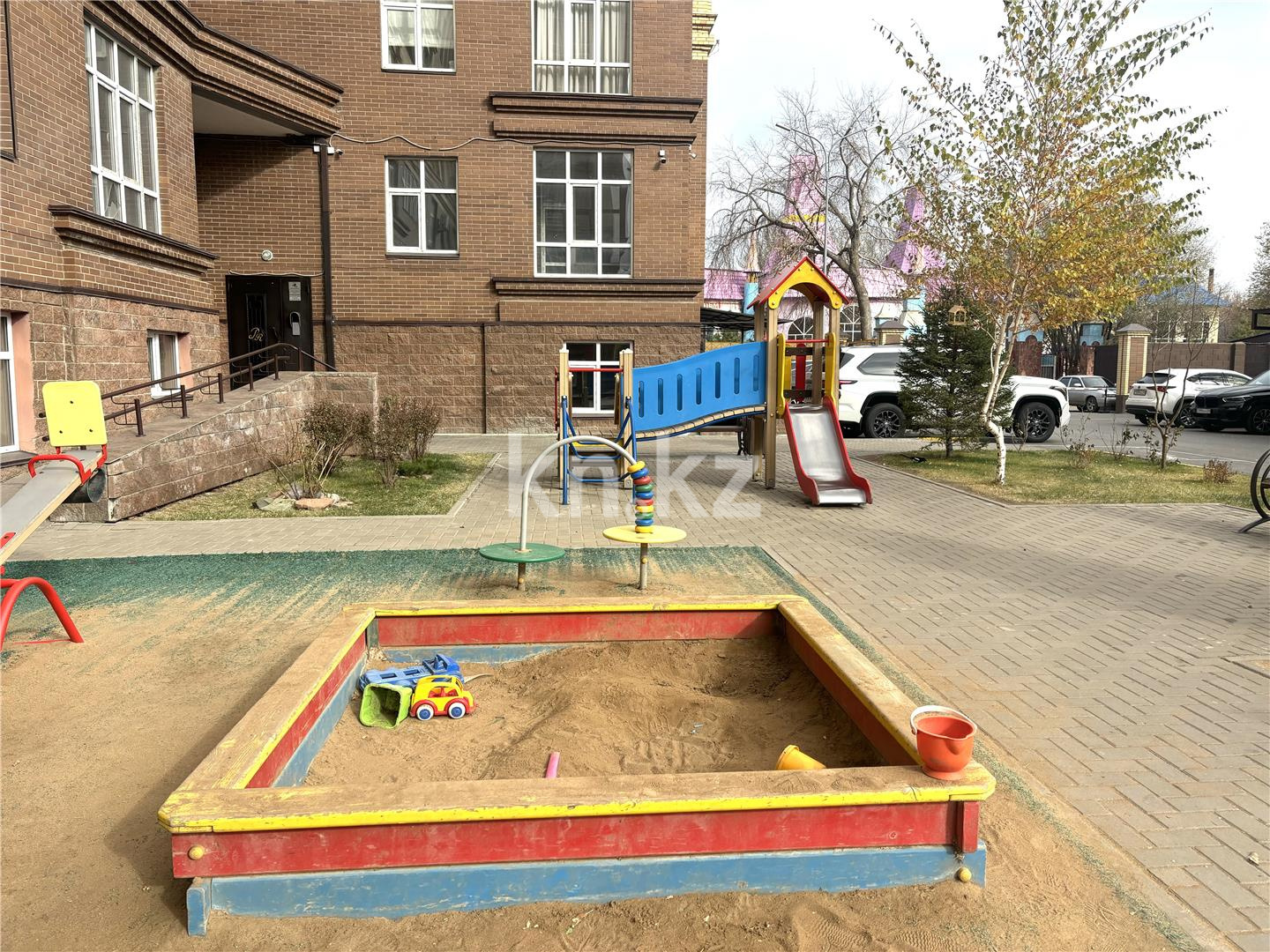 Продажа 2-комнатной квартиры, 94 м², ул. Аманжолова, дом  96/1 в Караганде - фото 16