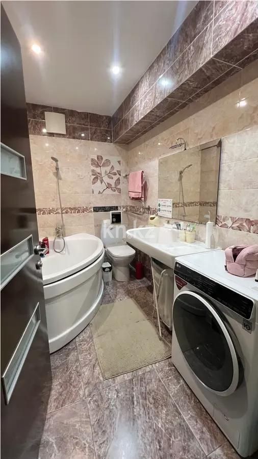 Продажа 4-комнатной квартиры, 93 м², ул. Желтоксан, дом  166 в Алматы - фото 3