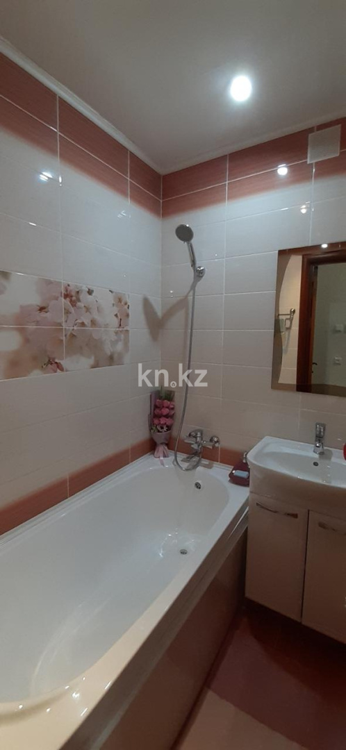 Продажа 3-комнатной квартиры, 70.1 м² в Уральске - фото 2