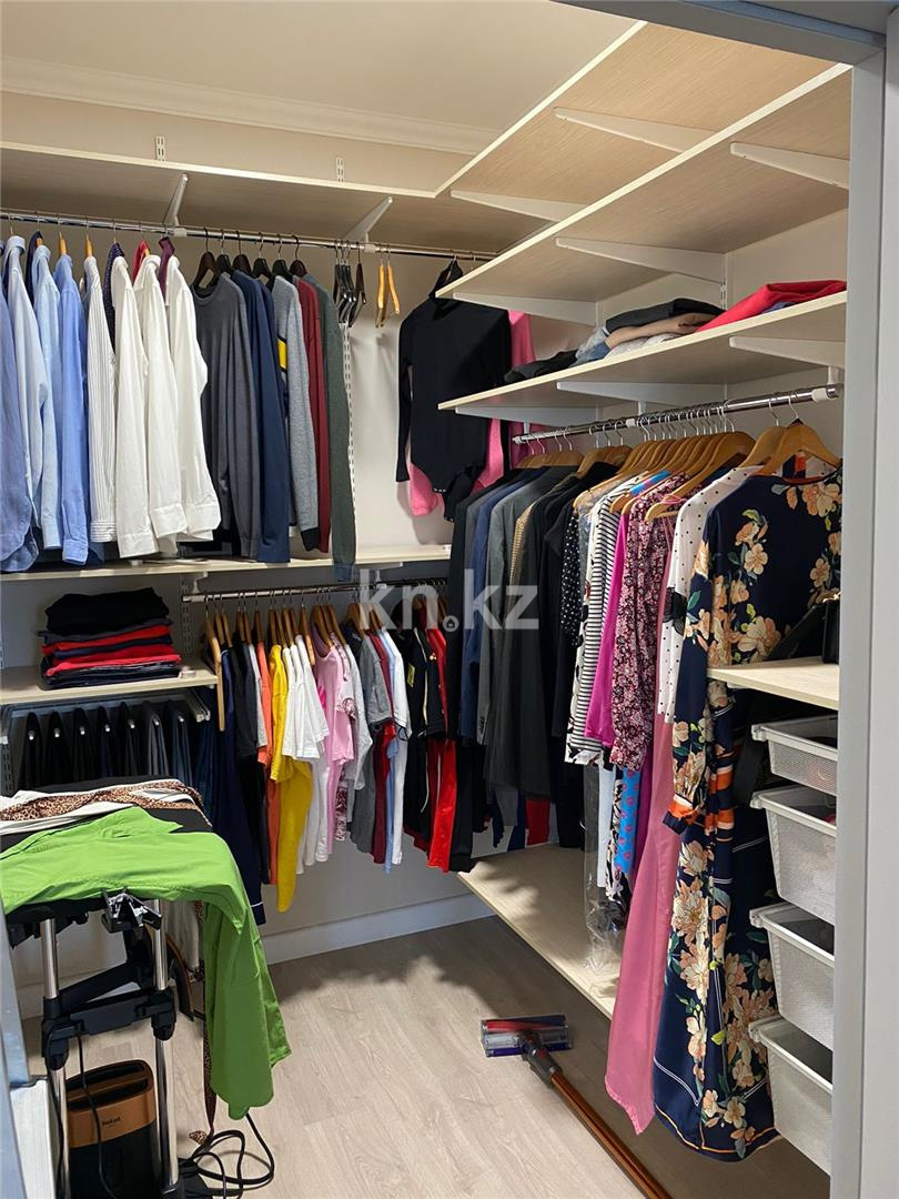 Продажа 3-комнатной квартиры, 120 м², ул. Аманжолова в Караганде - фото 9