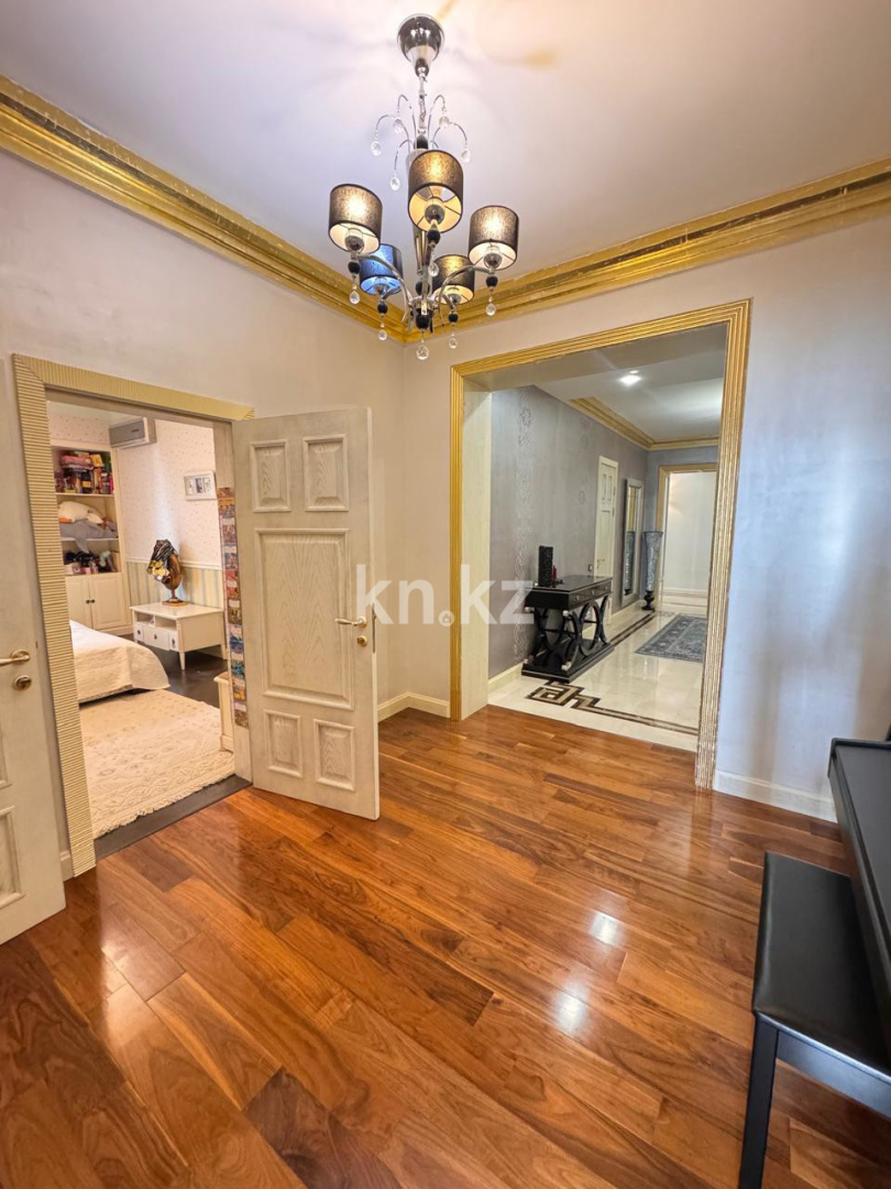 Продажа 5-комнатной квартиры, 206.5 м² в Астане - фото 2