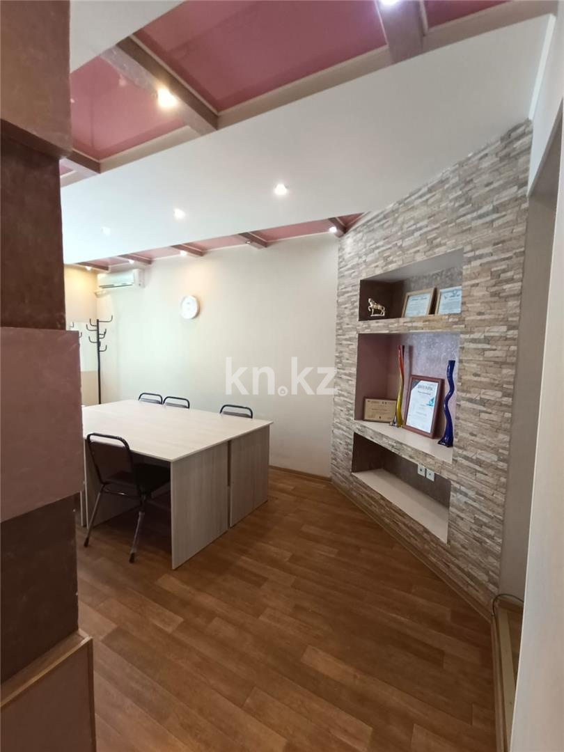 Продажа 3-комнатной квартиры, 62 м², ул. Ермекова, дом  60 в Караганде - фото 4