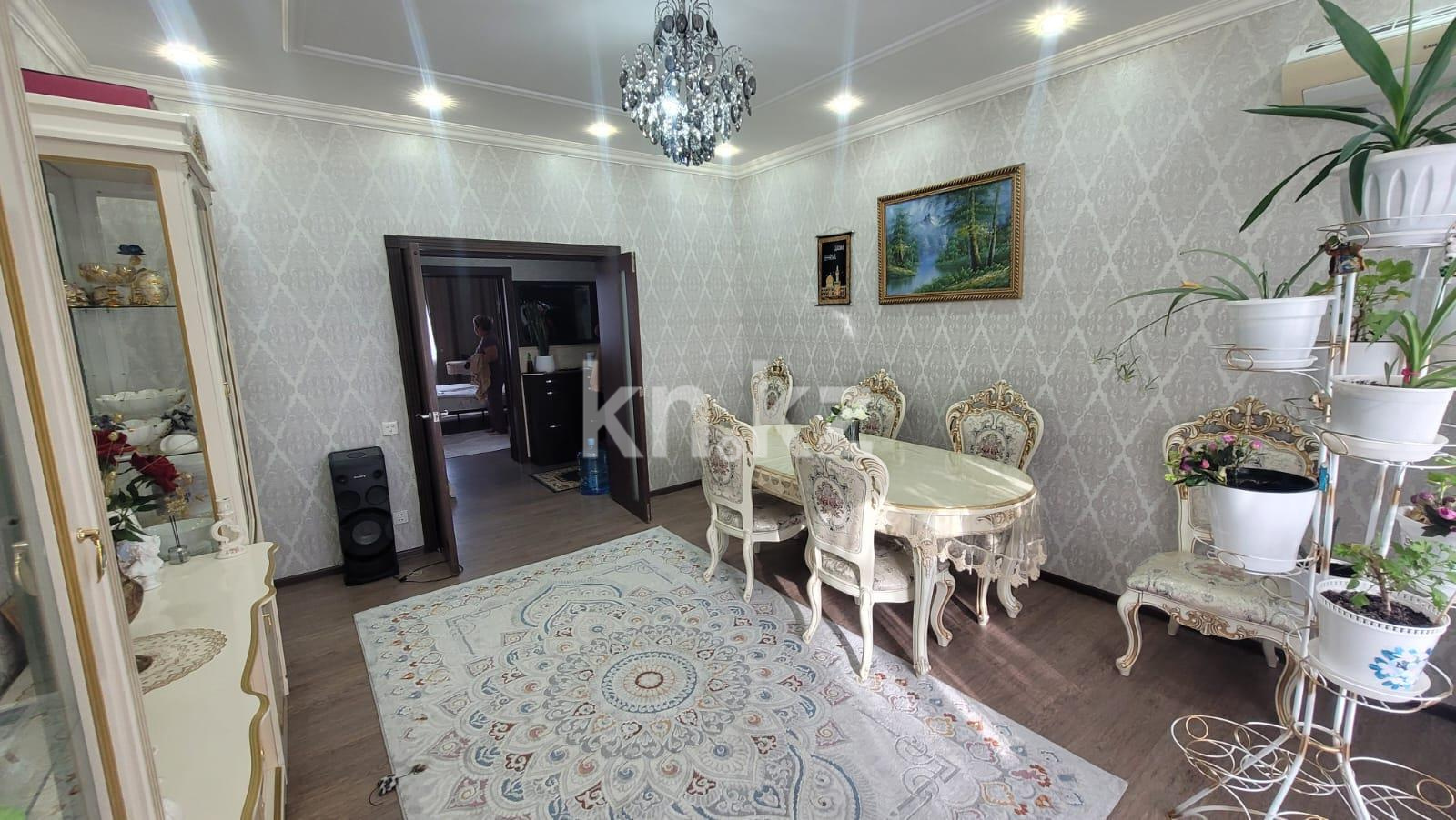 Продажа 3-комнатной квартиры, 82 м², ул. Абая в Караганде