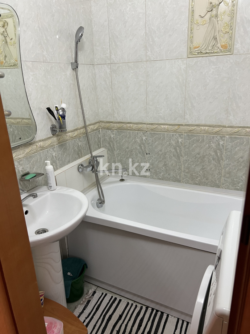 Продажа 3-комнатной квартиры, 59 м², ул. Аманжолова, дом  71 в Караганде - фото 5