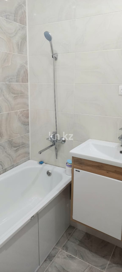 Продажа 3-комнатной квартиры, 81 м², ул. Муканова, дом  43/21 в Караганде - фото 32