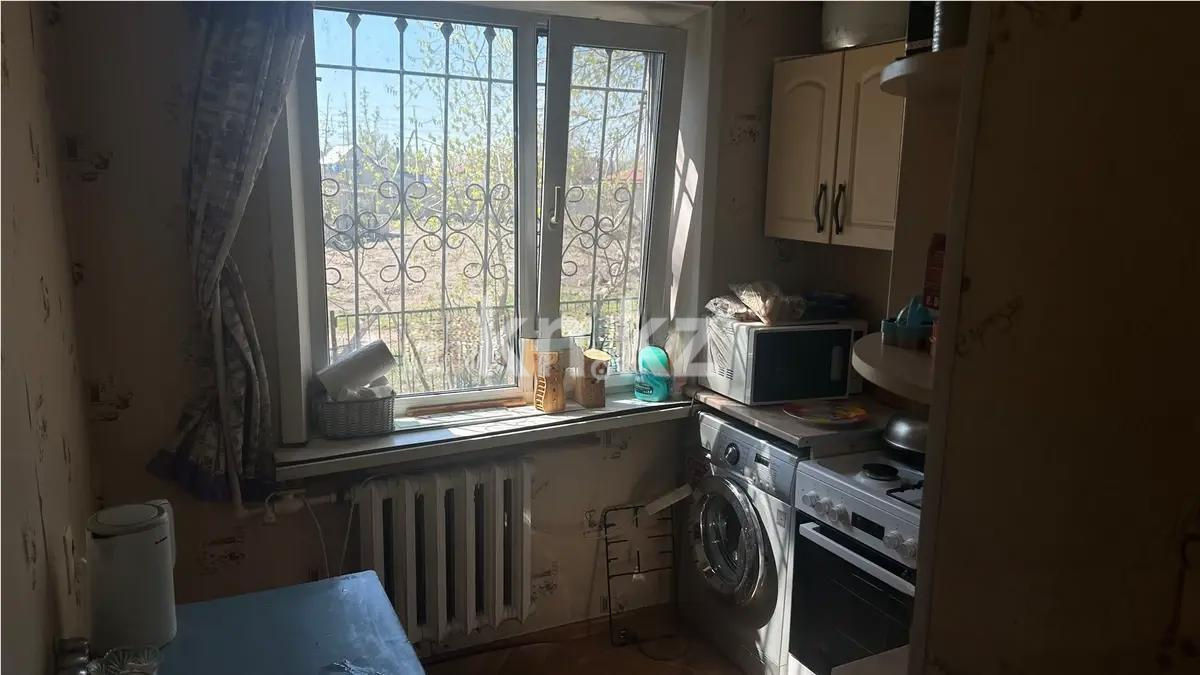 Продажа 4-комнатной квартиры, 61 м², 16 мкр., дом  39 в Караганде - фото 4