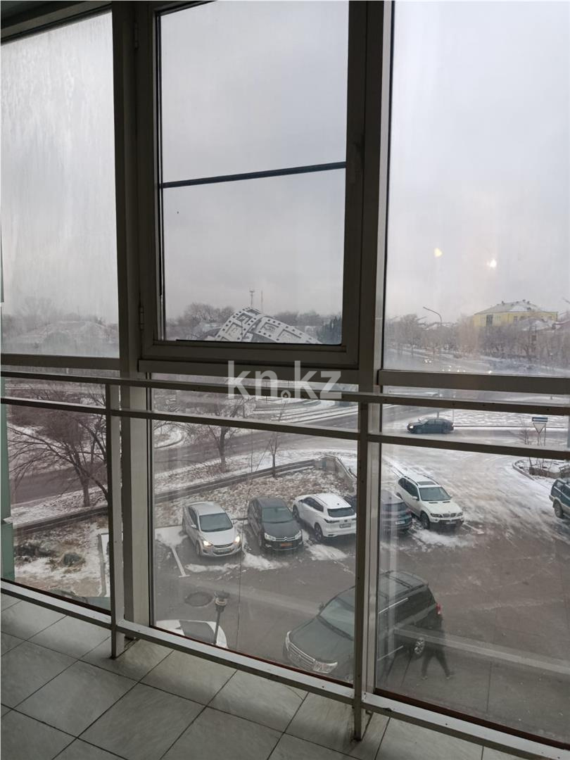 Продажа 1-комнатной квартиры, 55 м², ул. Абая в Караганде - фото 10