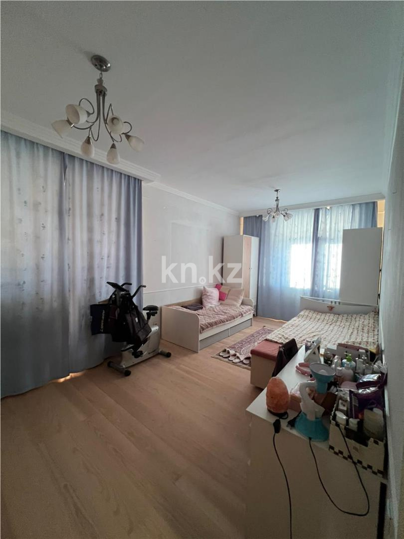 Продажа 4-комнатной квартиры, 150 м², ул. Аманжолова в Караганде - фото 7
