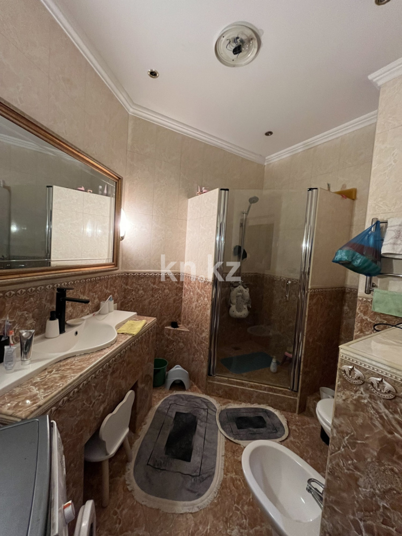 Продажа 3-комнатной квартиры, 122 м², ул. Сатпаева, дом  30а в Алматы - фото 12